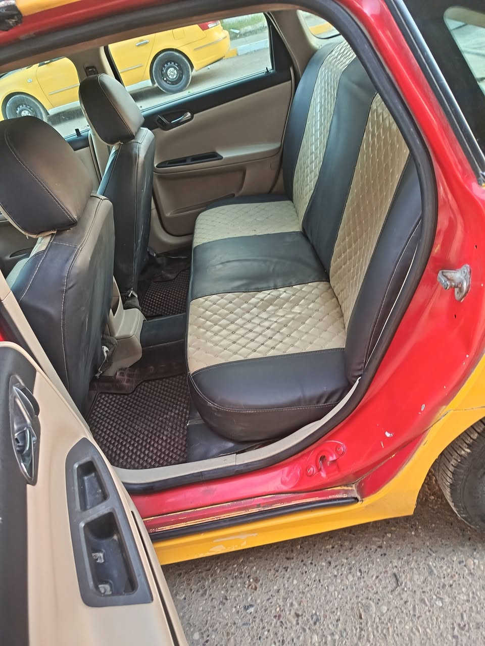 سلام عليكم امباله موديل 11انكليزي تحولي مباشر مكينه وكير وضفيره وكهربائيات جديده خيرمن الله تبريد شغال وحداديه 90/100 مصفره غرامات هيئه ومورو /***********
