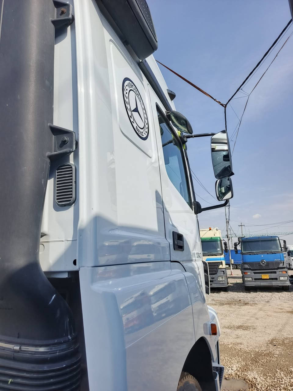 السلام عليكم
اكسور 2006
كير عادي هاف 2
سنوي وحدة رقم دهوك حص كاز مكان سميل 
بدون صبغ ولا بخار بشرط 
***********
