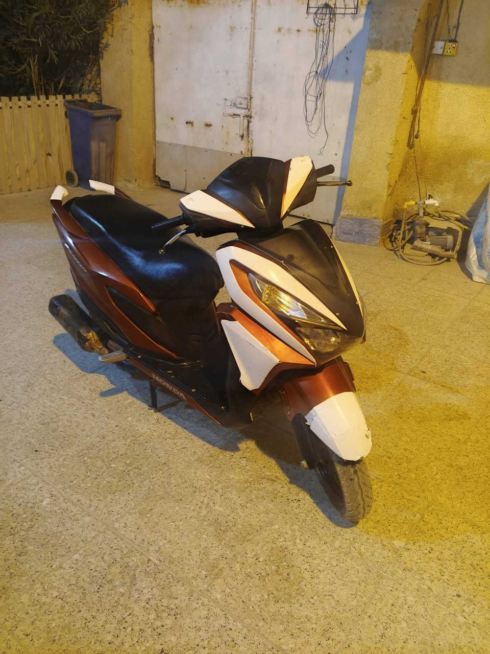 دراجة للبيع هوندا ياباني الاصلي محرك نضيف دراجة نضيفة حيل ماعيزة شي كهربائيات كلة شغالة شرط لايت زنون عالي ناصي تايرات حيل جدد باتري جديد سلف شغال نكرة هندر ايضن نكرة اشاير شغالة رباعي كفرات الأصلية مكاتبة عن سرقة وبيع وشراء أصولي مراوس أو بيع  السعر 800 وبية مجال للشراي مكانة سماوة  36    هاتف***********
