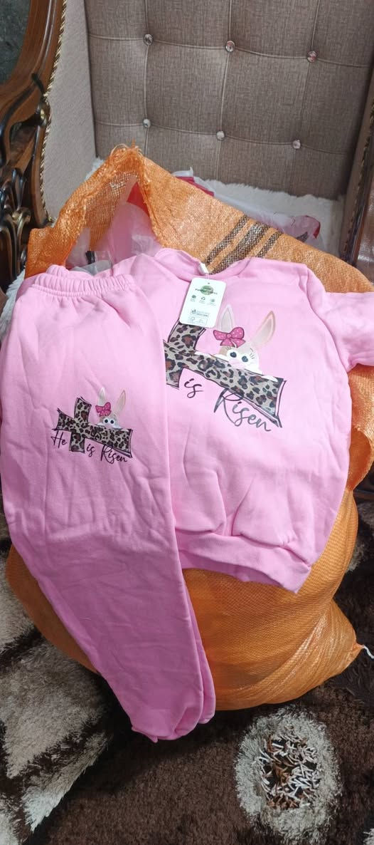 السلام عليكم اخوان عندي بضاعه ماركه ودرجه اولئ بضاعه خير من الله فتحت مشروع والله ما وفقني بي واريد ابيع البضاعه اشكال من المكياج والتراكات والفساتين والبدلات سعر مناسب جداا تواصل واتساب ***********
