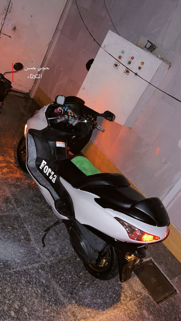 السلام عليكم فورزه 08فول كرستال كفالة عامة الدراجة ما بيهة اي نقص بس صبغ كفرات جمالية السعر 1250بيها مجال قليل 
***********
