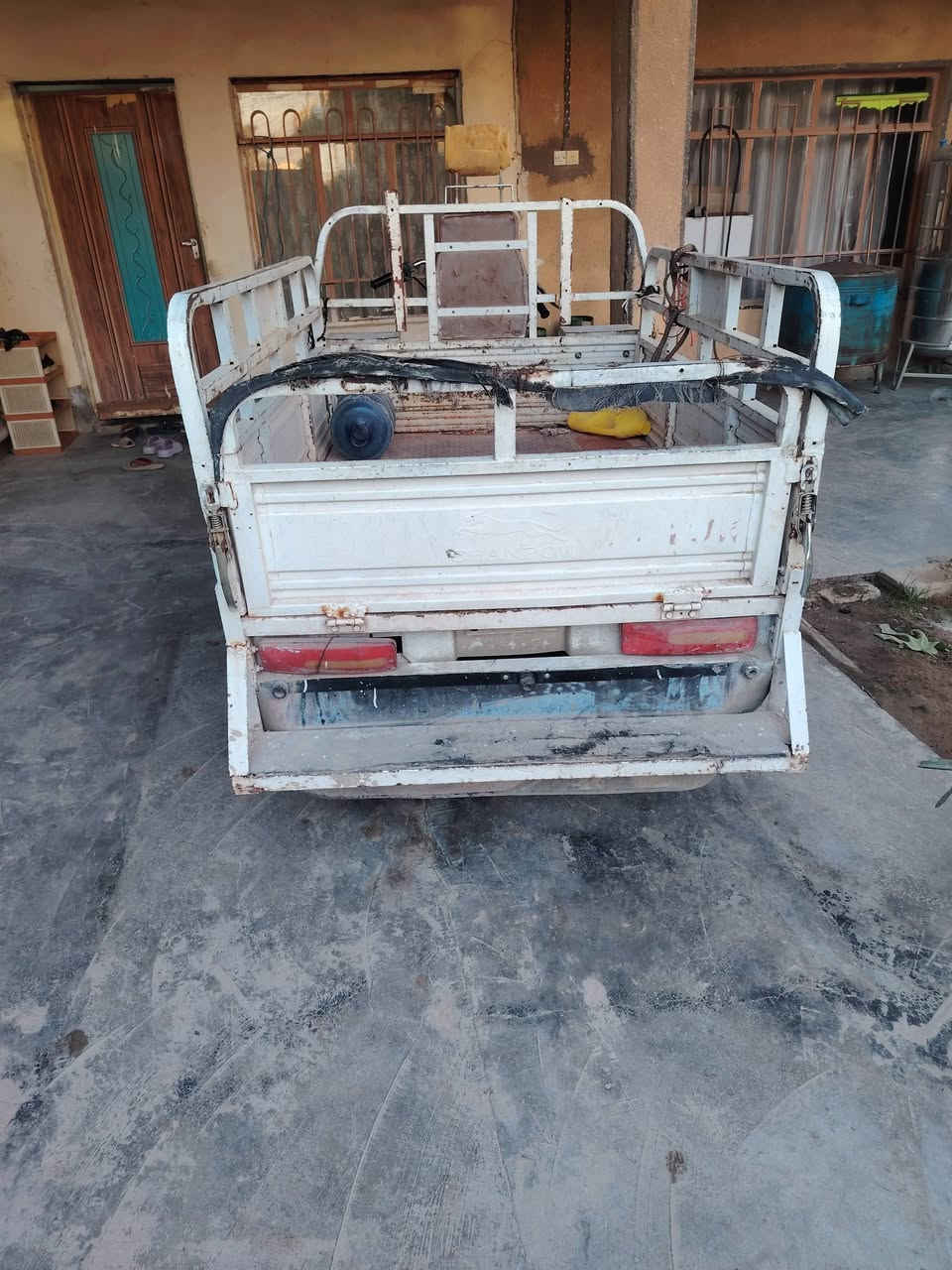 ستوته للبيع اوراقها موجوده موديل ٢٠١٦ قفل ٩٠٠ الف
***********
