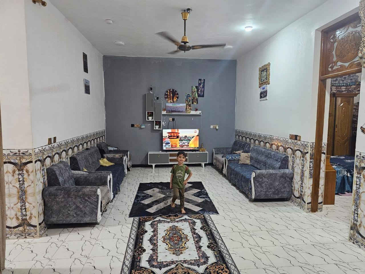 السلام عليكم بيت للبيع  بمساحة 250متر طابو زراعي سند 25 باسمنا  مكان حله الجزائر قرب محكمة جديده منطقة ابوعجاج اول فرع بل منطقه يبعد عن شارع 100متر ماء وكهرباء ومولده ذهبي طابق واحد غرفتين وهول ومدخل ومطبخ وصاله وصحيات داخليه وخارجيه بيت كامل من كلشي بناء سنة 2023  بناء طابوك صب كونكريت بيت كامل من كلشي السعر خاصص
للاستفسار اكثر الاتصال او مراسله خاص 
***********
