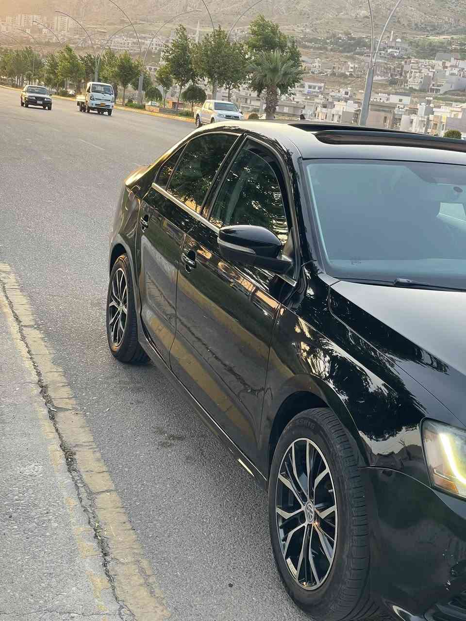 Jetta se 2017 1.4توربو
جملخي بشتي و نيف قباخ سندوق سبخ بي داخلي 
شاصي و وحوض ارباك هه مي ب شه رت
١٦٠هزارا يا جوي كير ماكينه و تبريد ب شه رت 
تحويل و غرامه ب شه رتن
رقم و سنوي و هزه هه مي جديدن
سعر١١٧وه ره قه بيجك مجال
دهوك
***********رقم تلفون
