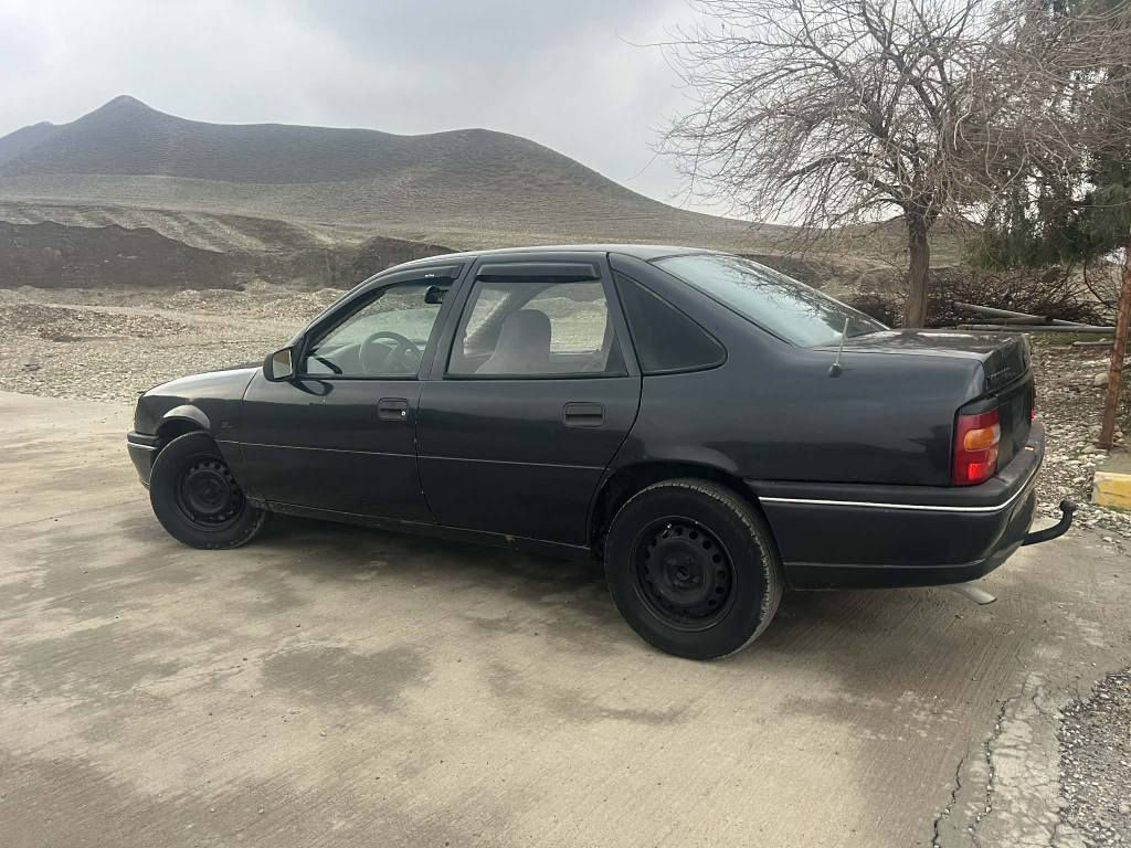 ئؤپل مودئل 1993 كورة كراوة بؤ جواني وةرگةرة و موس بة شةرت بةناو كردن بة شةرت چوار تاية تازا لة ژيرةية بةس بة دةنةي پيشي گؤرةوة سةيارةكة مالي دؤستة مةكينة لؤكي بؤ بةسترةوة 1993 و مةكينة 20 ئيفرؤي مةزبووتة سعري 31 وةرقة و مةجةلئك برايانة. 
شوئن: تةق تةق 
ژم.***********
*********** أربيل, العراق
