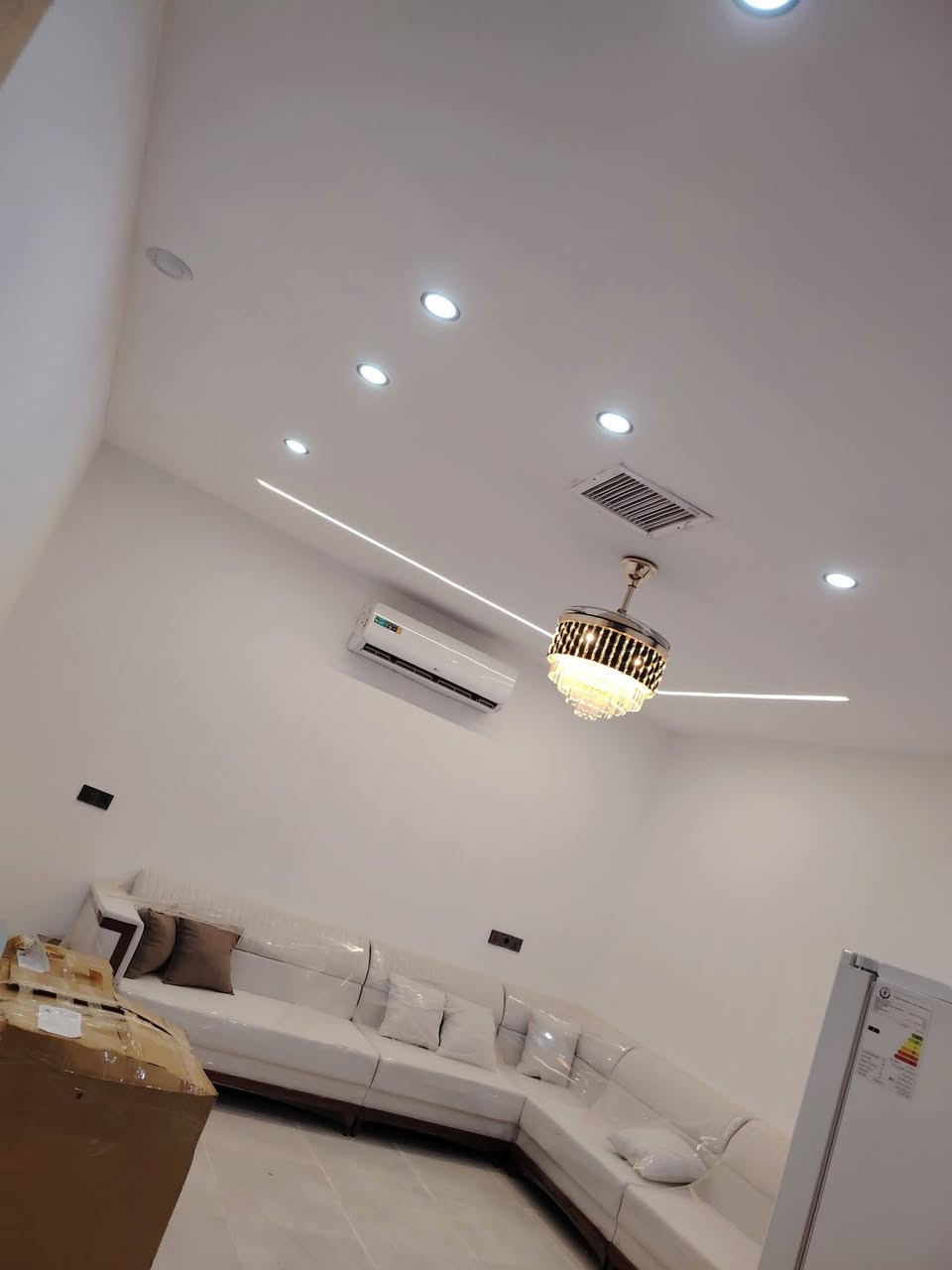 بيت للبيع صفر فول سيراميك مع الاثاث 150م طابو صرف طابقين يتكون من ثلاث غرف نوم و هول استقبال مطبخ صحيات نضام دكت السقوف مغربية الموقع كركوك حي الخضراء شارع 20 هاتف *********** واتساب مكتب الحضارة للعقارات والمقاولات
