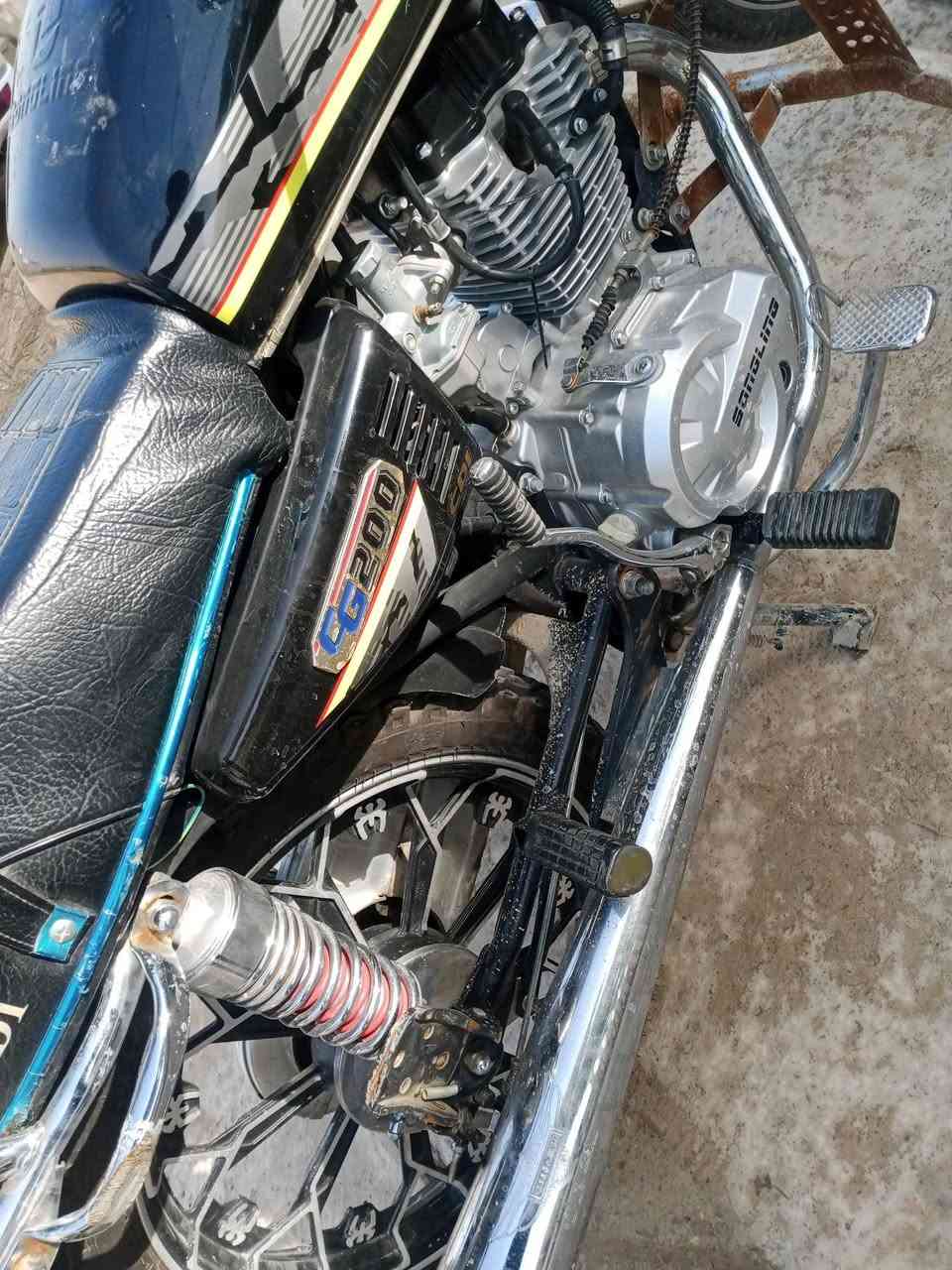 السلام عليكم دراجة سيفان موديل 24 الدراجة كاملة ما بيها نقص برغي كهربائيات كلها شغالة ماشية 7 آلاف حقيقي الدراجة علة وضع الشركة السعر 650 وبيها مجال جدا بصيط رقم الهاتف ***********
