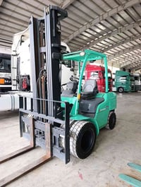 ميتسوبيشي 2012 • ٣٫٥ طن • ارتفاع ٦٫٥م