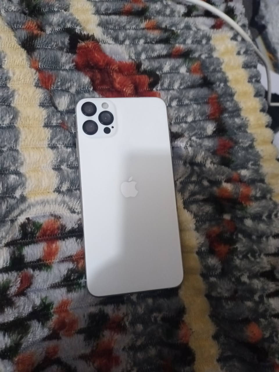 ايفون اكس ماكس ذاكره 512  كله شغال فقط بصمه وجه واكفه بافي شغال ضهر لزكه بي مال ايفون 13  السعر 160
***********
