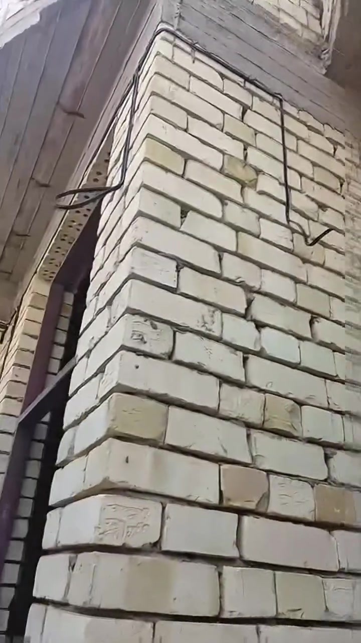 نبتكر الحلول الهندسية، ونبني بثقة تضمن المستقبل.
المكتب الضامن هو شريككم الموثوق في تحويل الأفكار والرؤى الهندسية إلى واقع ملموس. نحن متخصصون في تقديم خدمات متكاملة في قطاع الإنشاءات والمقاولات العامة، معتمدين على الدقة في التنفيذ والالتزام الصارم بأعلى المعايير الفنية والهندسية.
خدماتنا الأساسية:
 * المقاولات العامة والتنفيذ
 *التصاميم الهندسية والمعمارية
 *الإشراف الهندسي المتكامل
 * التطوير والترميم
 لماذا "المكتب الضامن"؟
 * الضمان الحقيقي
 * الالتزام بالوقت:
 الإدارة الاحترافية:
> المكتب الضامن للبناء والمقاولات المحدودة 
 رصانة في التخطيط، وأمانة في التنفيذ.
للاستفسار والتواصل الهندسي: 
[*********** / كربلاء المقدسة]
ملاحظة هذا البيت منجز لعام 2022

