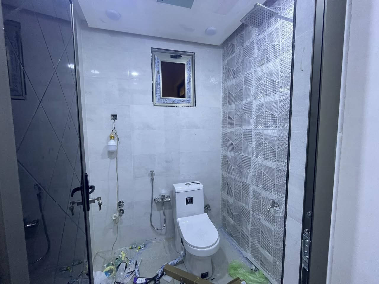 شقق للايجار معزولة في منطقة الاعظمية  شارع قاسم ابو الكص طابق اول وثاني مساحة 100 متر غرفتين وصالة ومطبخ معزولات وخدمات زيرو غير مسكونة
للاستفسار التواصل ع الخاص او الاتصال ع الرقم *********** واتس اب
الايجار للعوائل فقط
