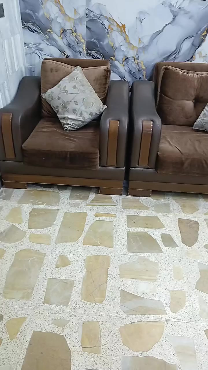 سلام عليكم تخم مقعد 7 تركي السعر 225وبي مجال مكاني بغداد الشماعيه شارع العياده هاتف ***********
