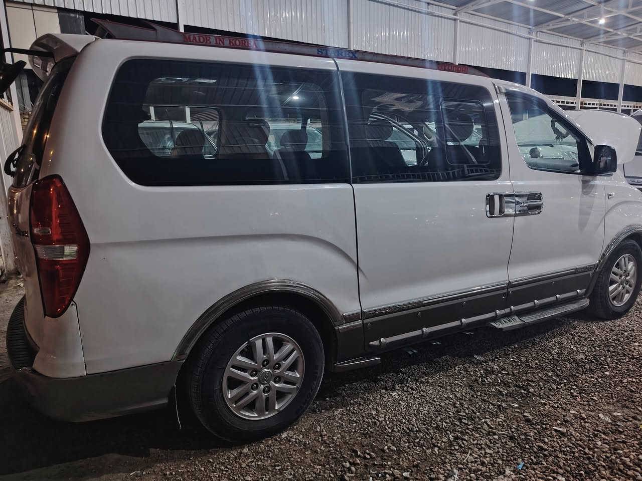 السلام عليكم ستاركس للبيع موديل 18 مخلوطه رقم بابل دولي  بيه ضربه جنطه امبدله وجاملغ خلفي على البارد مابي صبغ  السعر 210 وبيه مجال للستفسار ***********
