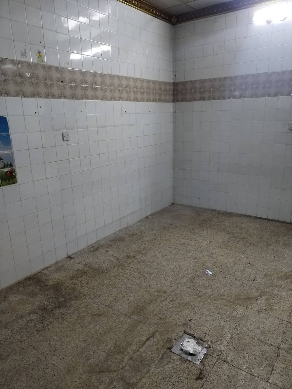 الموصل
للايجار دار في حي البلديات مساحه 220 م طابقين 6 غرف نوم يقع على شارعين. شارع امامي بعرض 15 م وشارع خلفي بعرض 12 م. قريب من سايدين طب الاسنان.
للاستفسار:مكتب اليوسف للعقار.
***********
***********
