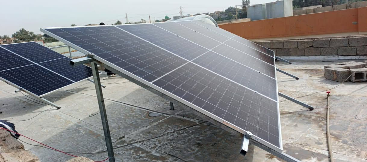 #عروض مميزة مع تخفيضات هائلة

تم بفضل الله تجهيز و  تنصيب منظومة طاقة شمسية لمنزل الاستاذ صباح النباز

قضاء العلم

         

7 الواح لونجي ٦١٥ واط
بطارية ليثيوم 15 كيلو واط
انفيرتر 6 كيلو واط 

 م. عامر البشير
***********
حارث البشير 
***********
د. جاسم الحسن 
***********
م. بلال طالب 
***********
