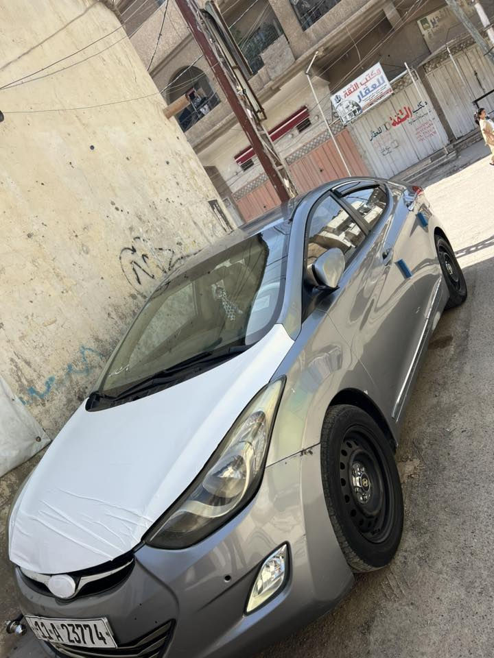 12خليجي محرك 1600دكشن عالي محرك وكير خير من الله سياره نضيفه فقط مصبوغه عام للجماليه السياره بسمي تحويل ثاني يوم تبريد ثلج🧊 السياره عليها كامله من منضومه مي ونوزلات بلكات مجاول كله اصلي شعدك مراوس بشانجان ايدو حديث راس براس ***********
