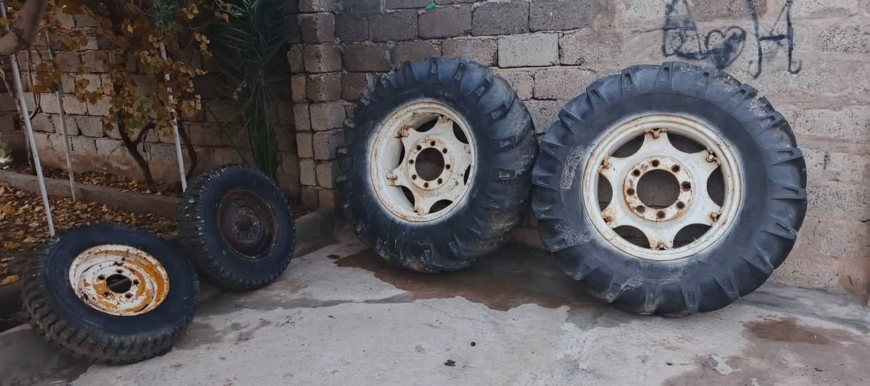 تواير عنتر.71نضاف حيل بس شهرين الحصاد مستخدم  فقط مكان قريه طواجنه حجم 16عل 28وحجم الصغار 
حجم الامامي 16عل750 الزوجين عل 950وبيهم مجال 
***********
