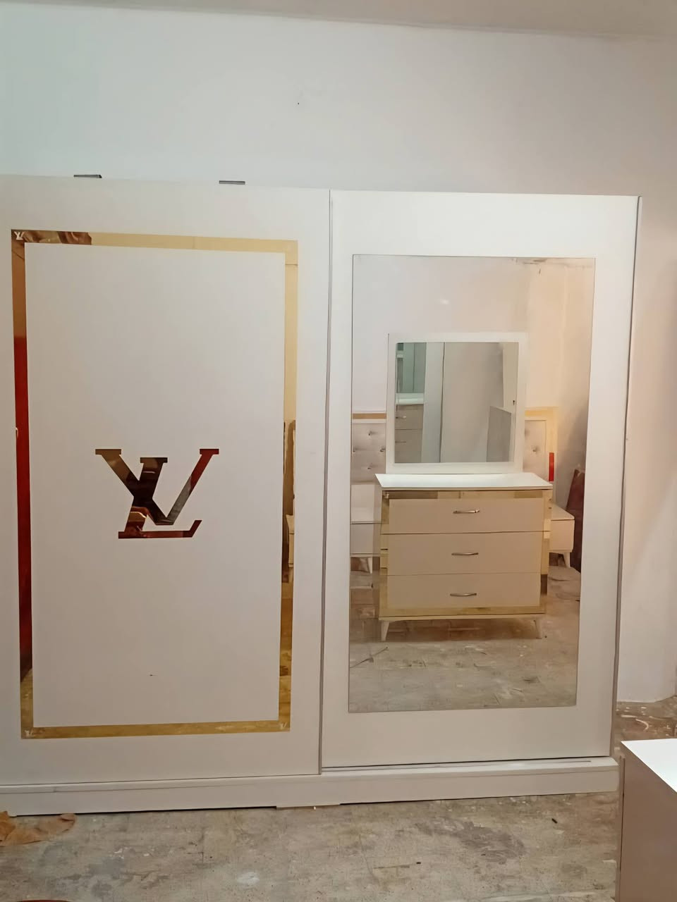 غرفه تركيه اقتصاديه 5 قطع  كامله
السعر 250 
بعقوبه قرب مرطبات الامير. ***********
