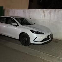 BYD seal05 2025 اللون : ابيض ماشية ٦٠٠٠ كيلو  نظيفة ما بيها ولا طخه رق...