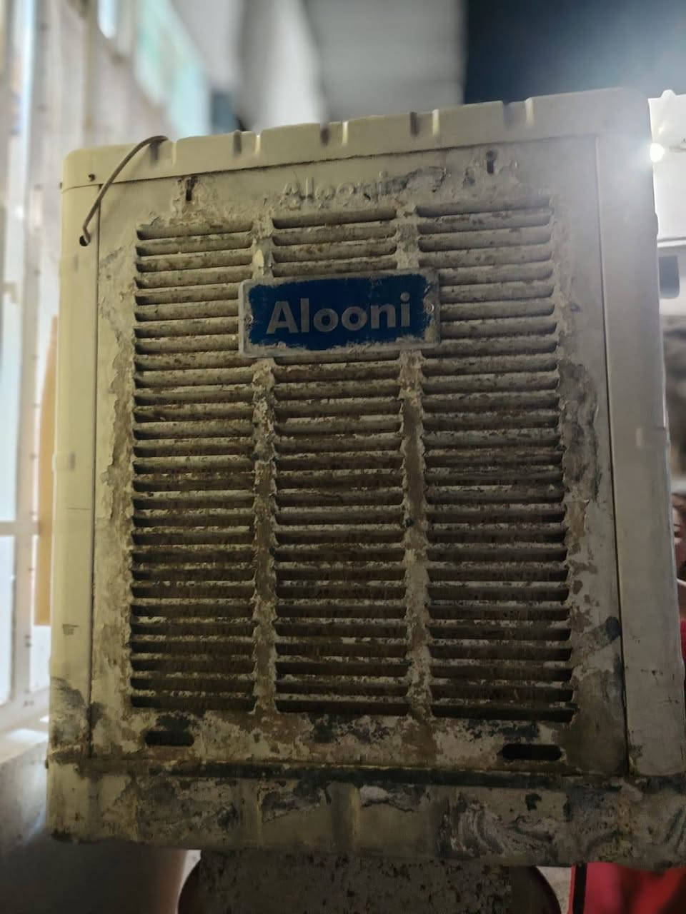 السلام عليكم مبرده نوع Alooni للبيع مستعمله اللون عسلي والحجم 2.5 للاستفسار *********** او تواصل خاص
