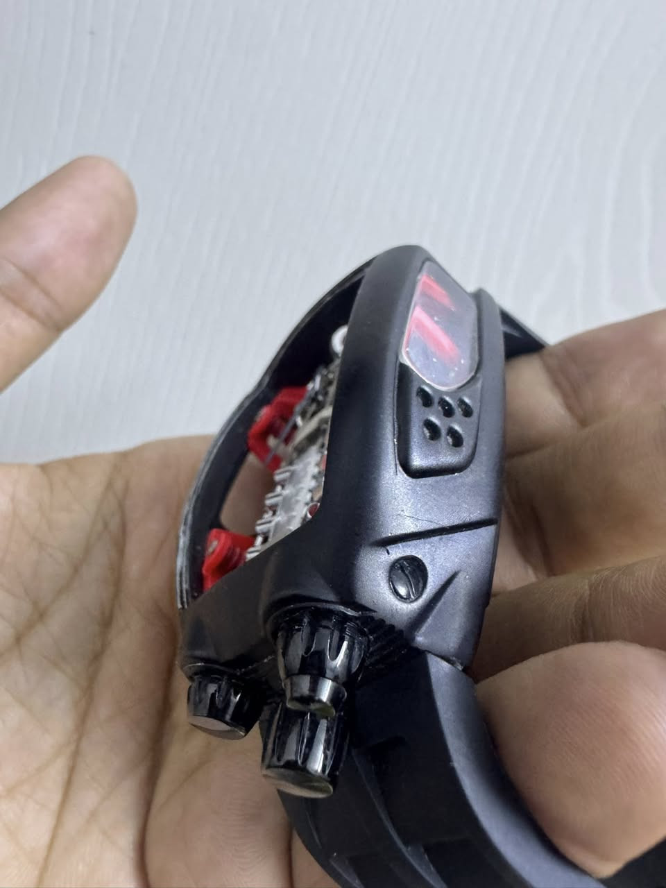 ساعه بوكاتي كوارتز يرادله جامه بس 
***********
