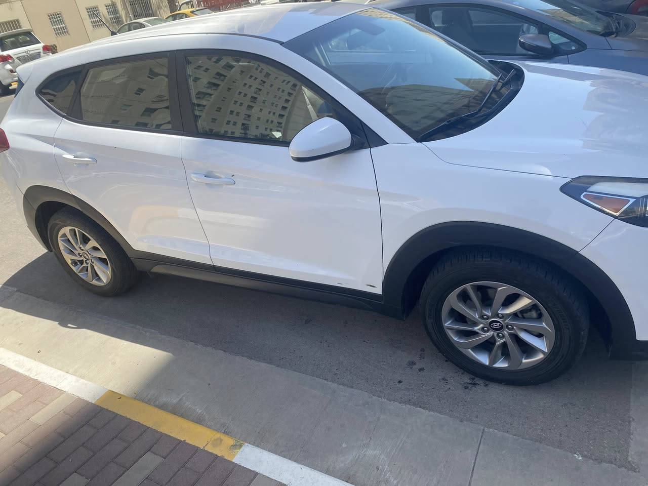 السلام عليكم 
توسان 2018 وارد امريكي ما مبدل بيه اي شي 
صوره الحادث مأشر بالاحمر 
نص فول مكينه جي دي أي 
مكاني بغداد السيارة بأسمي 
رقم انكليزي 
هزة جديدة 
***********
السعر ١٧٣
