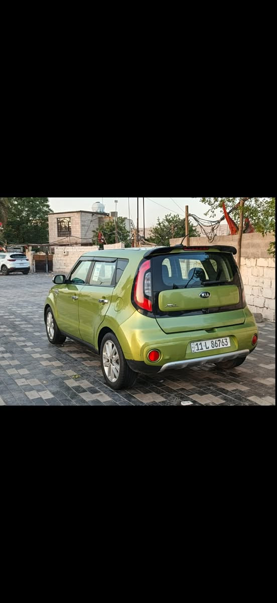 سلام عليكم كيا صول 2018 امريكي مكينه 2000 ماشيه 100سياره خير من الله مكينه وكير كله بلادي بدون ايرباك بدون دواخل مكفوله لغد وشاصي مناقصها شي رقم بغداد باسمي مابيها غير حادثها مكان السياره بغداد العطيفيه السعر 120بيها  مجال للاتصال***********
***********
