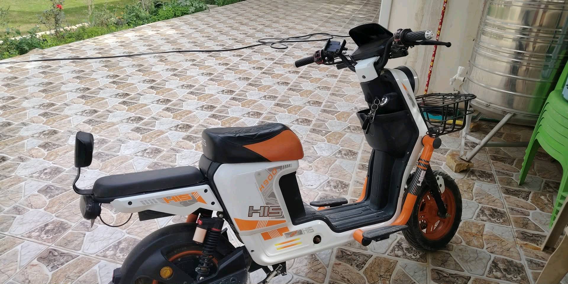 دراجة شحن للبيع موصفاتهه
تثبيت سرعه
4 سرعات 
بطاريات دبل شديتهن على حسابي من هذن الاصليات الشحنه الوحده تكفيك 4 ايام
بلوتوث داخلي  
بيهه بس الجاملغ الامامي مكسور يتبدل واليده وهايهيه
سويج نسختين موجوده 
مكاني ديالى كنعان 
السعر 600 وبيهه مجال 
***********
***********