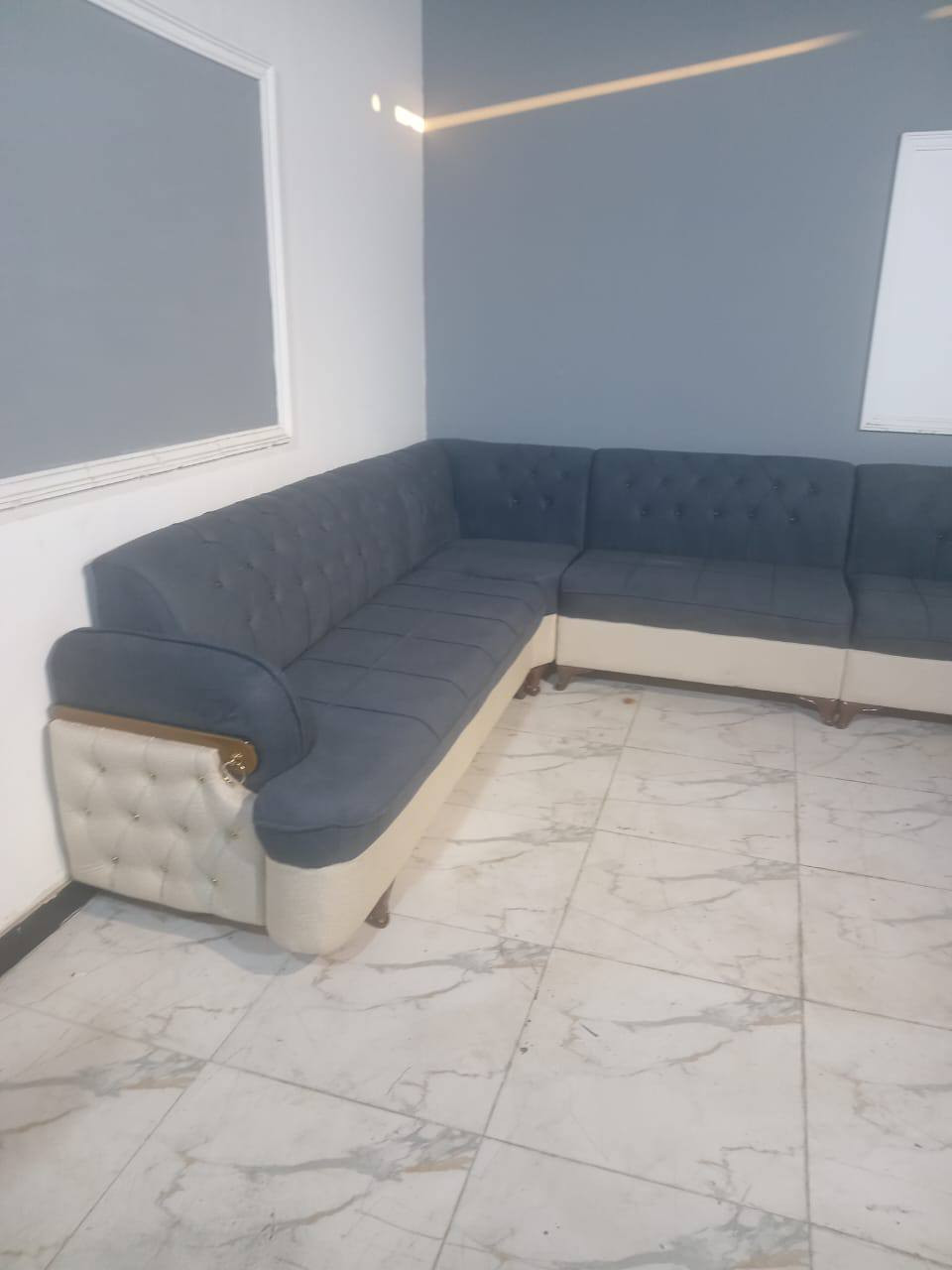 ديوان كامل 11 مقعد 

💥شغلنه يختلف عن غيرنة 💥

 ⭐⭐ ديوان كامـــل بسعـــر مغري  ⭐⭐

     🎁 مع هدية 4 كوشات  🎁

              11 مقاعـــــــد 
 قنفه ثلاثيه عدد 2
قنفه ثنائيه عدد1
قنفه ثنائيه منفصله 1
قنفه زاويه عدد 1

          مواصفات التخم 
مقعد بلوك اسود بلاويد
خشب جام روسي
اسفنج مميز ضغط عالي طبي
قماش قديفة تركي ثقيل 
ارجل التخم عظم عاج ضد الكسر 

متوفر توصيل داخل بغداد والى جميع المحافظات بأسعار مناسبة 
للاستفسار الاتصال على الرقم
***********
العنوان بغداد الشعب حي الانتصار
*********** وانساب
#ملاحظة التجهيز جملة ومفرد
