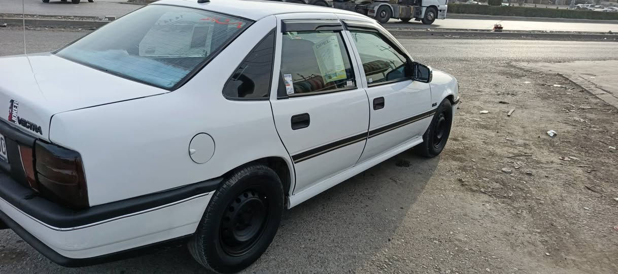 السلام عليكم فكترا موديل 1991 حجم 20 توماتيك بلادي بدون اي ضرر بيها ثلاث قطع رش فقط رقم اربيل مسطرة دولي تايرات جدد باتري جديد صدر امامي خلفي جديد كير محرك بشرط دوشمه جديده سيرفز كامل ABS عليها غرامات 210 الف تنزل من السعر كماليات كشنات دواخل كلها جديدة شرط التحويل والغرامات السيارة مبيها ولا جكوج دواخل تكم شواصي كلها شرط 
السعر 45 وبيها مجال 
عنوان  اربيل قضاء كلك
***********
*********** بي واتس
