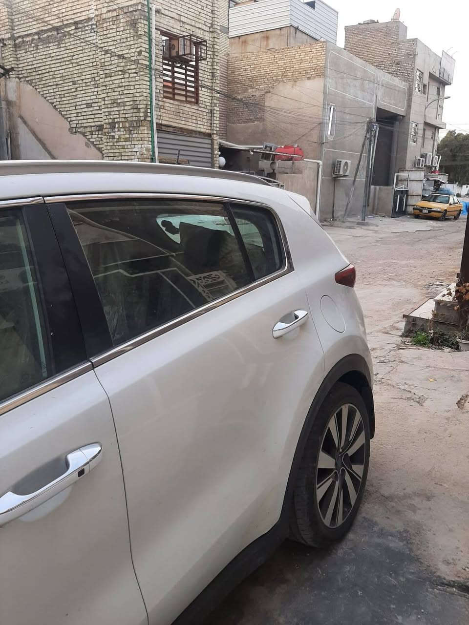 ماشيه 172 باب السايق صبغ مبدله موديل 17 خليجي فول ماعده جنطه مو كهربائي  السعر 180 وبيها مجال
***********
