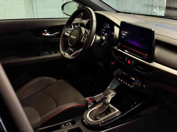 السلام عليكم 
فورتي gt  

السعر : ١٦٨ وبيه مجال 
موديل ٢٠٢٣ السياره رقم بغداد بأسمي 
مواصفاته مبينه ومعروفه كدامكم الصور 
السياره نظيفه وحلوه ماشالله 
الضرر مبين في الصور مع السونار للاستفسار 
***********
