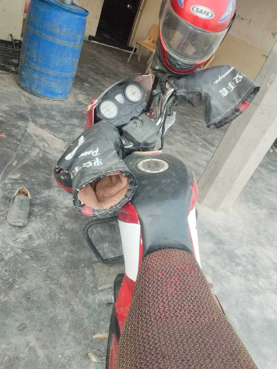 موطور سايم موديل 2013  مگمرك.
مكان الانبار جزيره الكرمه. 
***********
