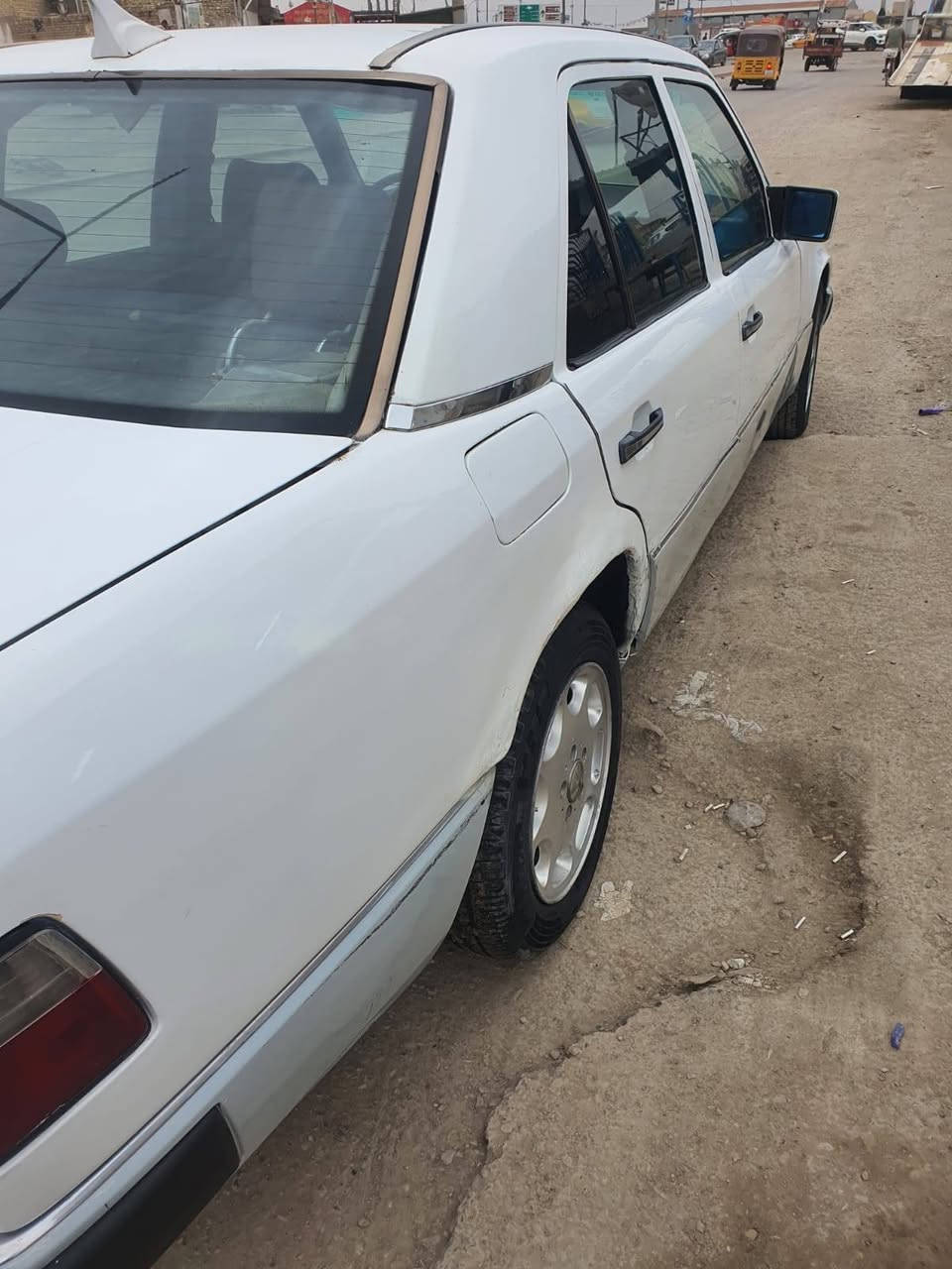 مارسدس دب رقم بغداد موديل 1990مكينه وكير    vvtمكفولات تبريد شغال ثلج تخم تاير سنويه ل 2029 السعر 35 وبيه مجال للشراي *********** االعماره
