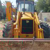 جي سي بي فور ويل رقم بغداد فول مواصفات جاهزة موديل  2000 مكان بغداد  0...