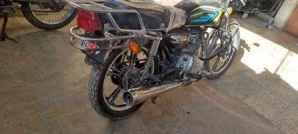 السلام عليكم للبيع دراجه ايرانيه  سعره 400 وبيه مجال كلشي شغال نقص فقط سلف
 عنوان بغداد الدوره ابو دشير 
 ***********
