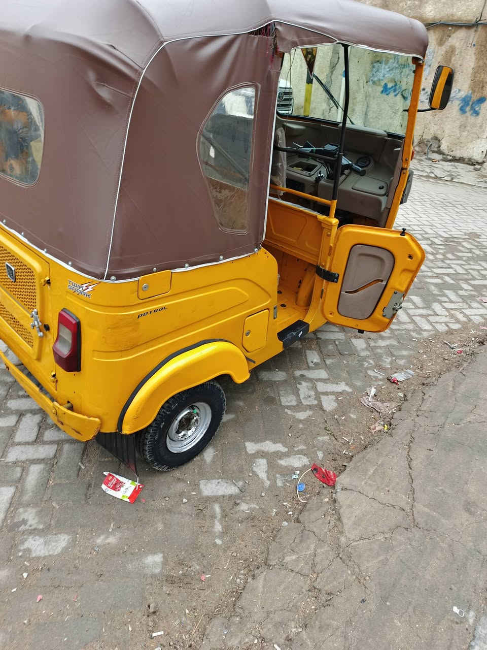 السلام عليكم متاح تكتك رقم سنويه رقم عربي تيك تيك خير من الله  بس ابييع كوم حديد مكان بغداد مدينه الصدر قطاع 72  سعر سبع ملايين ونص رقم الهاتف***********
