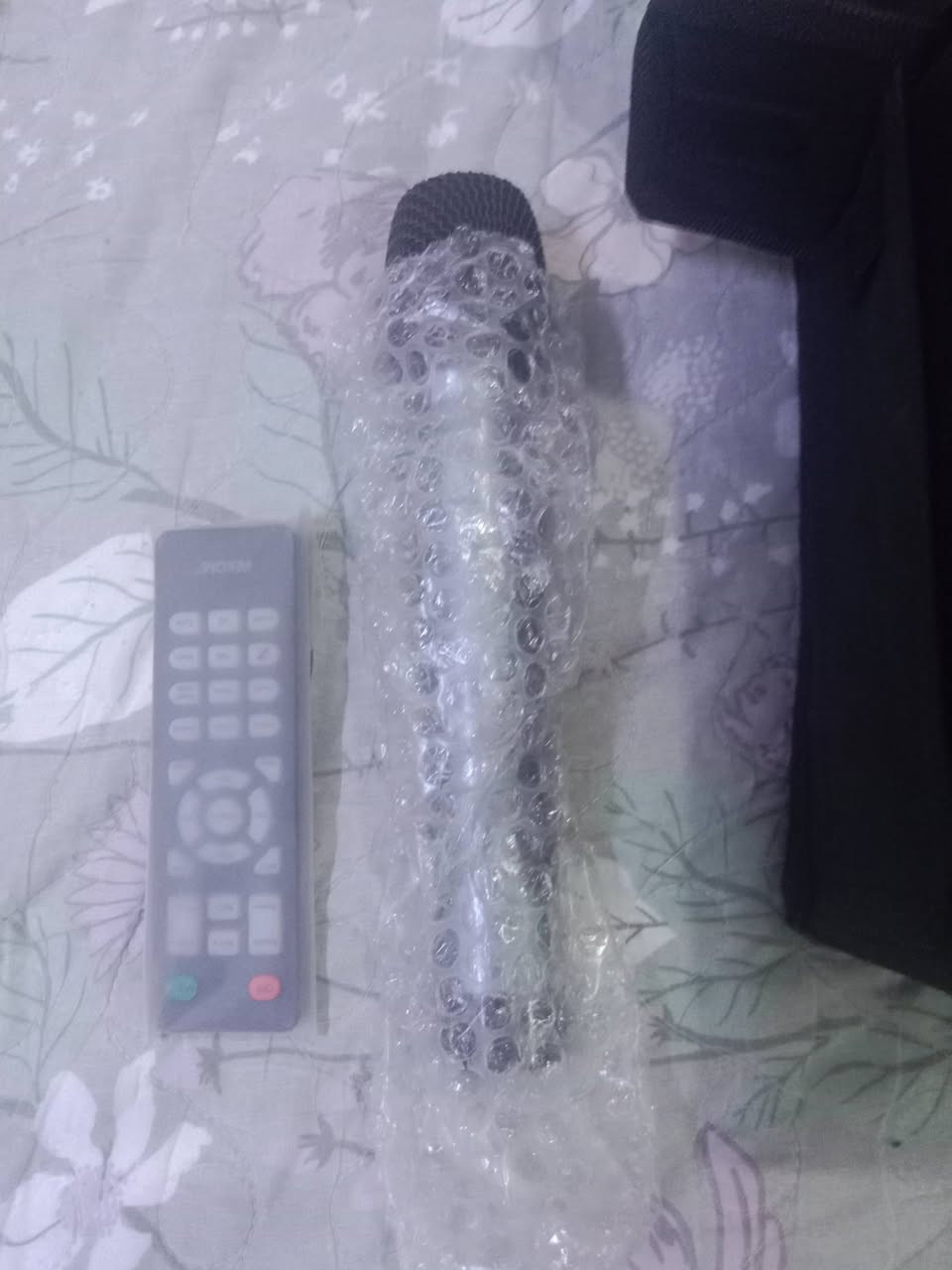 سماعة تكنو سات 
الحجم وسط جهاز ،مستعمل نظيف 
للتواصل اتصل على ***********
