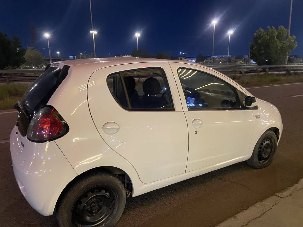 السلام عليكم 

جيلي باندا

موديل 2013 

كير  محرك جاهزه كير اوتو
 
تبريد شغال 

حداديه جديده 

رقم بغداد انكليزي سنويه 27

السـعر 48 

                                                  ***********

📍بغداد /حي الجامعه
