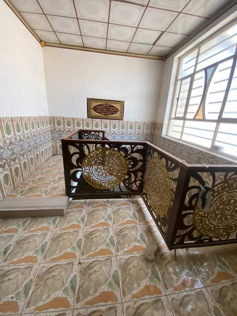 بيت للايجار /المساحه 200 م /طابقين
4 غرف نوم 

 /الموقع /حله /شارع 80 جهه كربلاء مقابيل شارع الحسينيه خلف عيادة دكتور ضرغام 

سعر الايجار 450 وبيه مجال 
للاستفسار الاتصال على الرقم ***********
