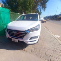 توسان خليجيه ماشيه 92,000 بها ربع بنين صبغ وشاملغ الايمن بها طخه باليم...