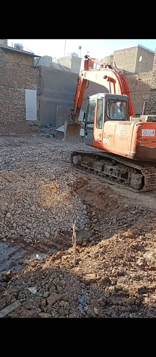 لبيع حفار 2004  كفاله ***********
