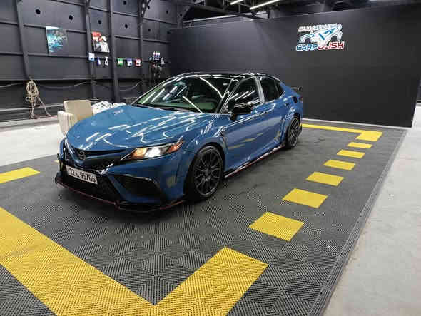 تويوته كامري تياردي موديل 2022
ماصوفات . شاشه حساس رادار مود يكو نورمال سبورت كوشن كهرباي سيارة وايبدوي ويل كروم لايت ليت و زينو سقف اسود بيلادي بل اخير…..
ضرر. بيها ثلاثا قطعات صبغ بدون دواخل و بدون يرباك حجر و رادار شركة ماشي80 الف سيارة سپورتي 
سيارة العراق كامل بيها ثلاثا قطعات واحد بل بغداد و الثاني بل اربيل هاي يمي يعني نفسي ماصوفات و واي بودي 
*********** اكر
