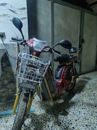 دراجة كهربائية • نضيفه • بطاريات 5