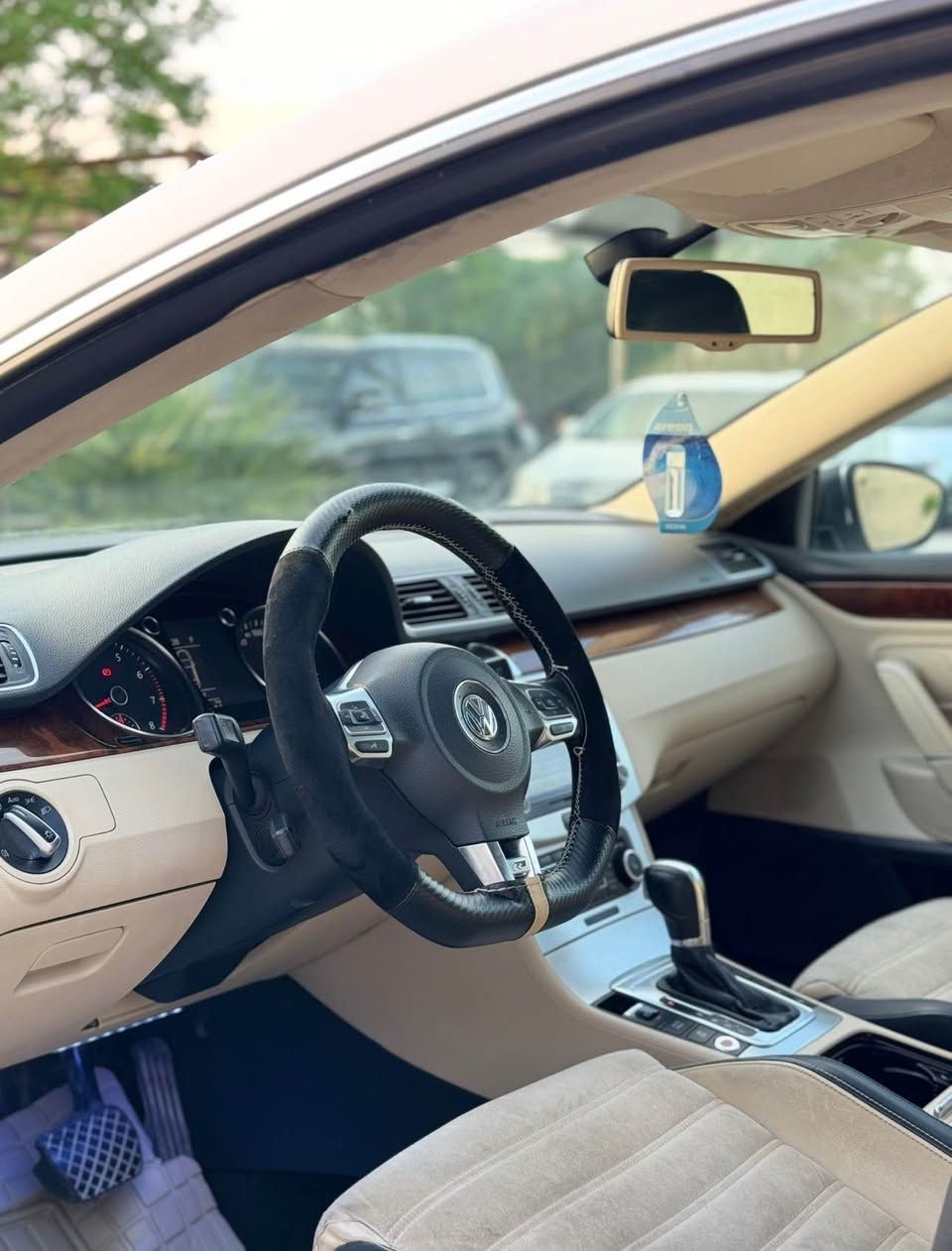 (***********) واتس ئاپی لەسەرە

VW PASSAT CC  2012 R line 
خەلیجیە

بیلادی مواسەفات R line 
قەپات قەپات مواسەفات 

( سحری ٨٦ وەرەقە و محامەلە)

مەکینە ٢.٠ تۆڕبۆیە ٤ پستنە

٦ گێڕی تۆماتیکە 

سەیارەکە سێ پارچەی سبوخە 
بە شەرت دەحمی نیە 
پێش وە پشتی کەپسە

ئێڕباگ هەر هەمووی بە شەرت 
هیجی نەتەقیوە بە شەرتی فەحس 

گێر و مەکینە و تەبرید و کارەبایاتی بە شەرت 

 رەقەم و سەنەوی نوێیە تا ٢٠٢٧
بە ناوی خۆمە  

٤ تایە و ویلی نوێی قیاس ١٨ بیلادی لەسەرە

‎مواسەفات R line قەپات //-
‎١- تۆماتیک  ٢- ٤ گێر ؛ حادی ؛ تۆماتیک ؛ سپۆرت ؛ سوکان ٣- پانۆڕاما    ٤- کوشن هیتەر  ٥- ئەوتۆ پارک ٧- دەبڵ بەسمەیە  ٨- کێج رەقەم ٩- برێک بەسمە ١٠- ئۆتو هۆلد ١١- تەحدد سورحە ١٢- کوشین کارەبایی ١٣- ٦ تەبریت مەرکەزی  ١٤- ڤۆلیۆم ١٥-بیلاد پەردە  ١٦- کوشن مەساج ١٧- ٨ ئرباگ  حەساس ١٨-دژە خلیسک ١٩-زۆر مواسەفاتی تر 

سەیارەکە یەک دینار مەسروفی تێدا نیە   زۆر زۆر جواب ماوەتەوە یەک دەس بووە 

‎سحری 86 وەرەقەو مەجالێکی کەم
سەیارەکە لە هەولێرە
*********** أربيل, العراق
