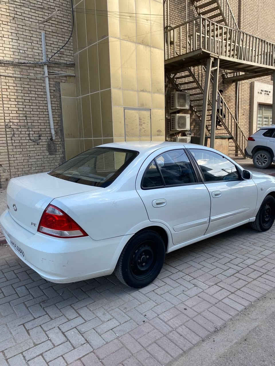 السلام عليكم
نيسان سني سامسونك خليجي بدي كوري موديل ٢٠٠٩
السياره مكفوله كفاله عامه 
السعر ٩٨ بيها مجال مكاني بغداد
***********
