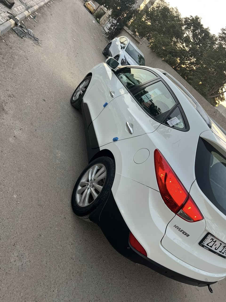 السلام عليكم
توسان 2012 وارد أمريكي 
حادثها جاملغ امامي ايسر مكينة 2000 دوش
السيارة حلوة وجاهزة 
كشن جلد تدفئة كهرباء
إشارة بالمري 
فور ويل
ماشية 116 حقيقي
صور السونار مرفوقة بالمنشور 
السعر 123 
مكاني الجادرية
***********
