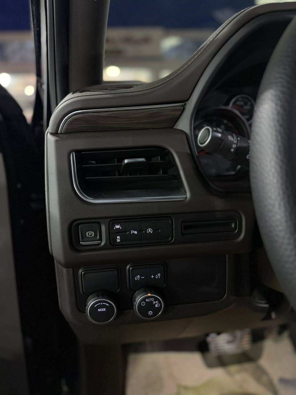 سلام عليكم تاهو LS 2024 ماشيه 3 الف اخت الزيرو مغلفه PPF بلكامل كفاله عامه من كلشي رقم بغداد  
مكانها بابل للاستفسار:- ***********
