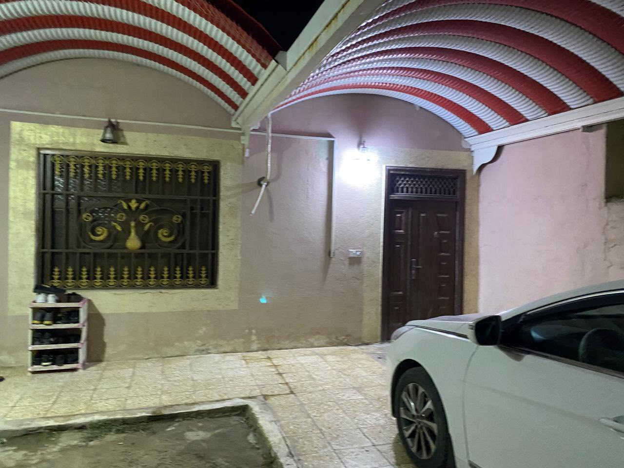 🏠 #دار_للبيع 📍 #الموقع : الديوانية – الاسكان
مقابل المعهد الفني (فرعي) وقريب من الشارع العام

📐 #المساحة : 216متر
📑 #الطابو : صرف

✅ كافة الخدمات متوفرة
✔️ تبليط
✔️ مجاري
✔️ موقع مميز وقريب من الشارع العام

🏠 #تفاصيل_الدار
🔹 البناء : اساس كونكريت وسقف عكادة
🔹 الدار طابقين

🔸 الطابق الاول :
▪️ غرفتين
▪️ صالة
▪️ استقبال
▪️ مطبخ
▪️ صحيات داخلية وخارجية
▪️ كراج سيارة

🔸 الطابق الثاني :
▪️ غرفتين
▪️ صالة
~~~~~~~~~~~~~
#متابعة_الصفحة
#نستقبل_جميع_عروضكم
———————————————————
🔺#للاستفسار الاتصال ع الارقام
 ارشد ***********📲 
 حسن *********** 📲  
او مراسله واتساب http://wa.me/+964*********** 📲  
—————————————————————
او زيارة مكتبنا من الساعة 3 الظهر الى 8 مساء
🔺مكتب دره المشرق للاستثمار والتطوير العقاري 
🔺العنوان:-حي الجزائر الشارع العام قرب مأكولات تشرين
