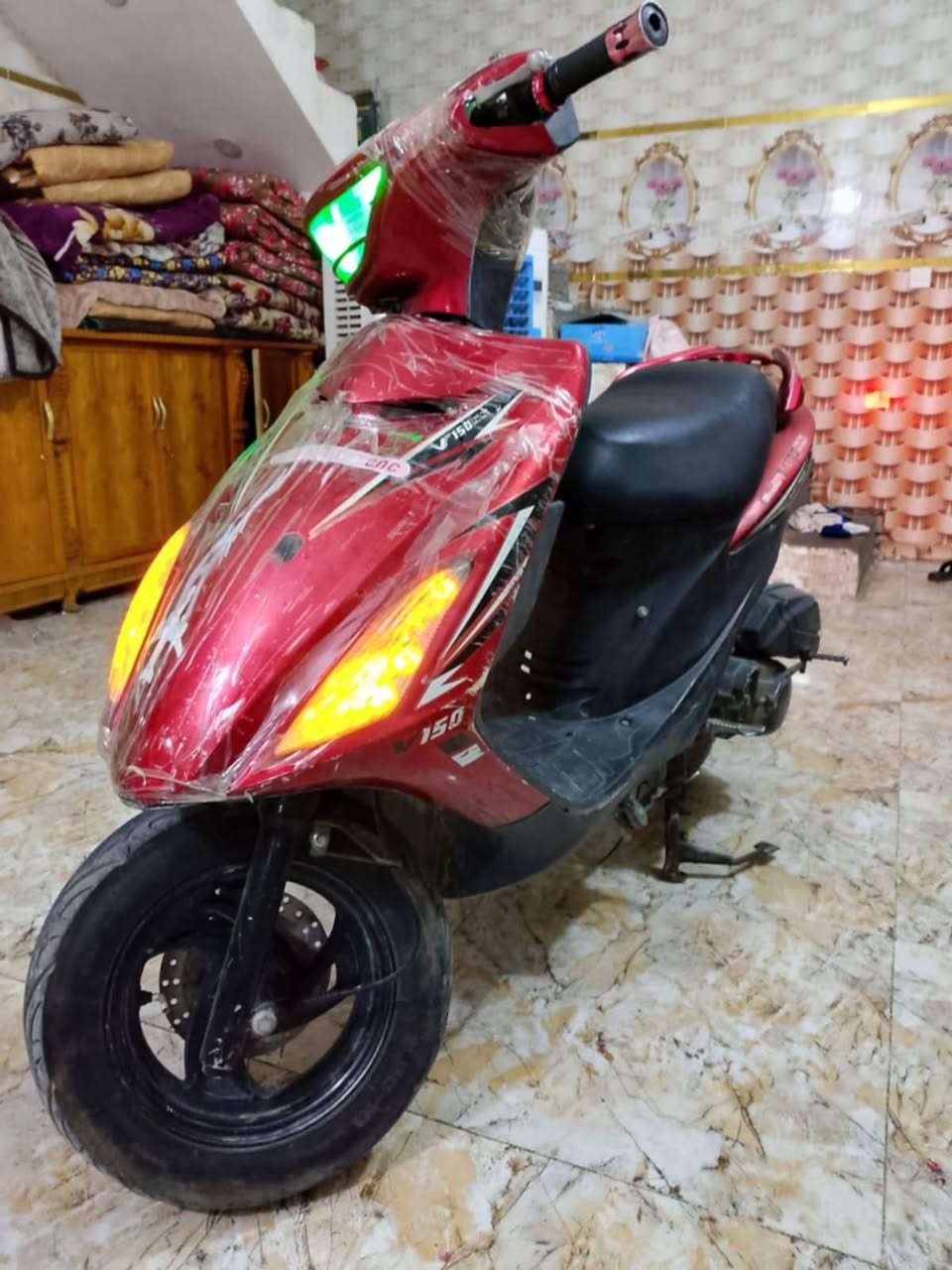 دراجه حلوه ونضيفه كامله من كلشي
بيه تبخير شويه.. مستحقه
المكان بغداد الشعب 
الاتصال على الرقم ***********
